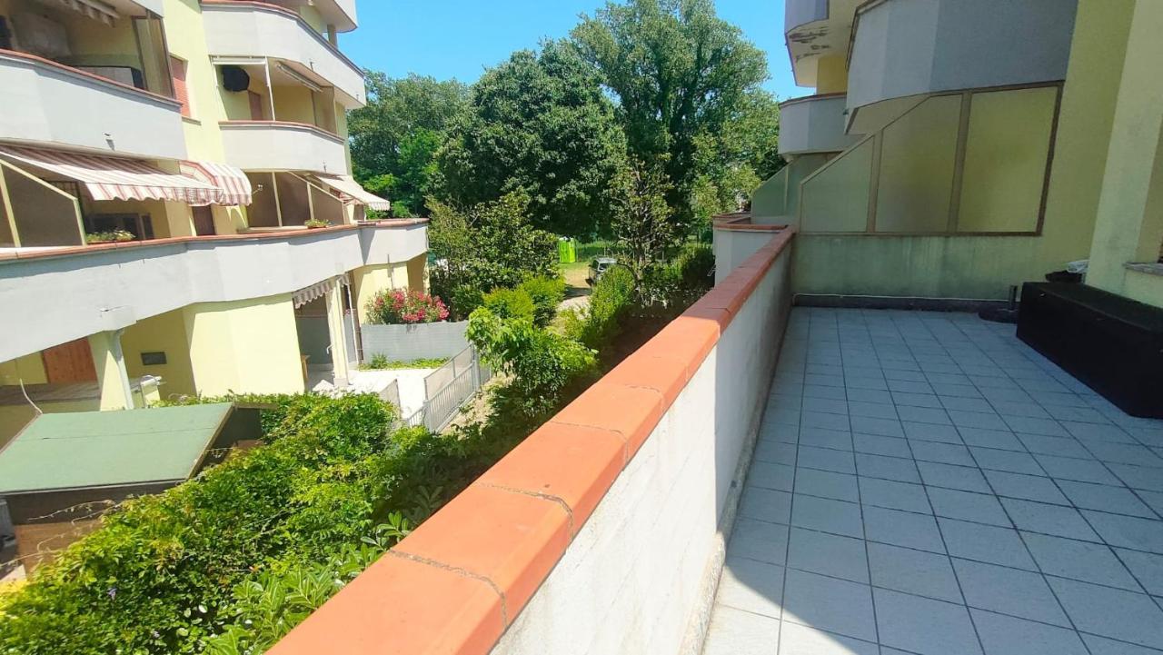 La Dolce Vita - Apartment With Shared Pool And Large Terrace Lido delle Nazioni Extérieur photo