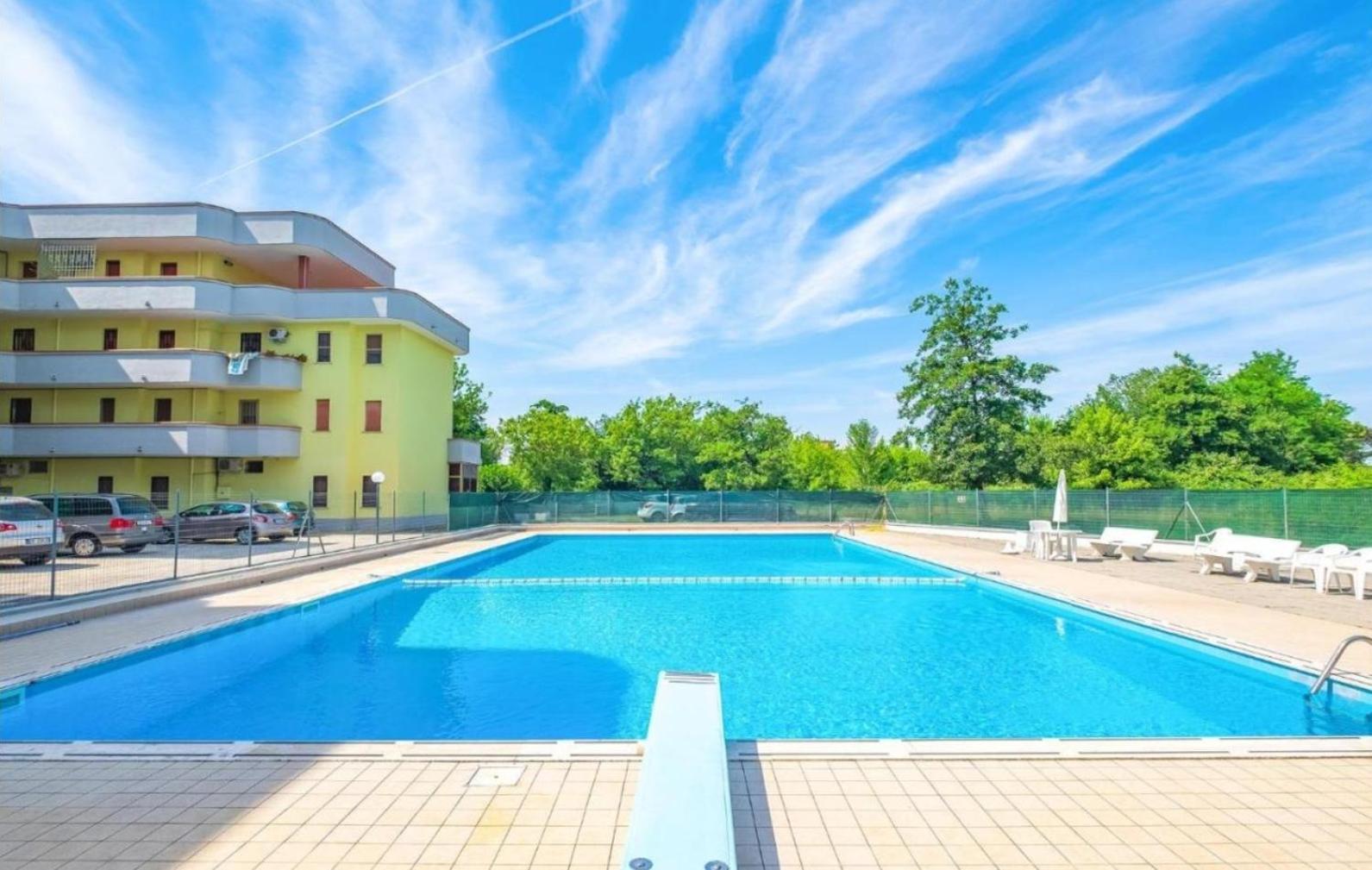 La Dolce Vita - Apartment With Shared Pool And Large Terrace Lido delle Nazioni Extérieur photo