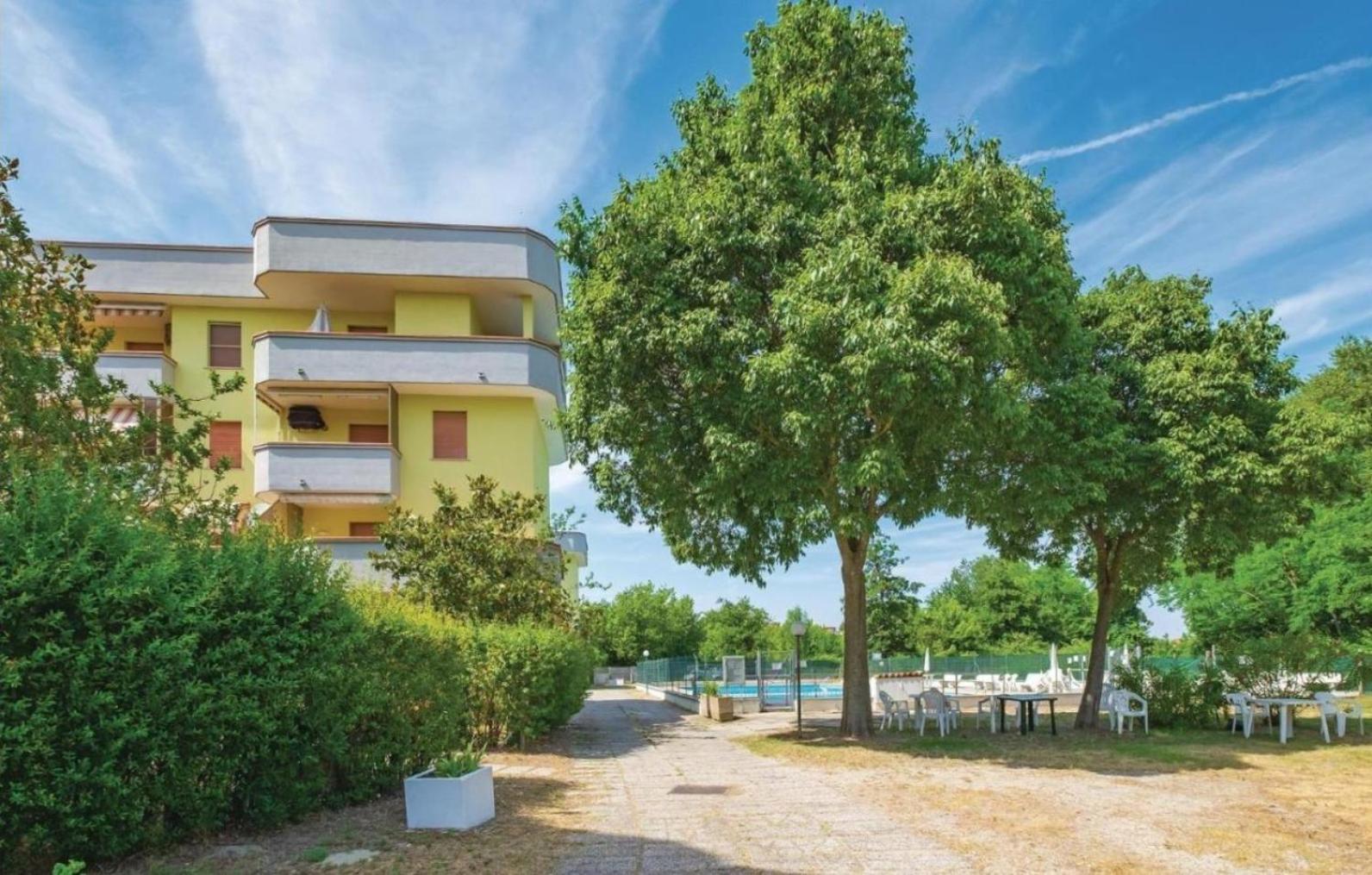 La Dolce Vita - Apartment With Shared Pool And Large Terrace Lido delle Nazioni Extérieur photo